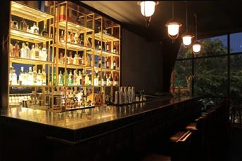 deja-vu-cocktail-wine-bar